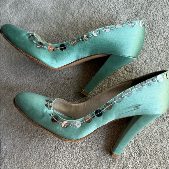 Marc Jacobs, blue/aqua silk pump with sequin trim. - Picture 7 of 7
